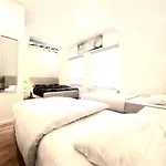 Smartstay Self Check-in Parking Budget 民宿 *